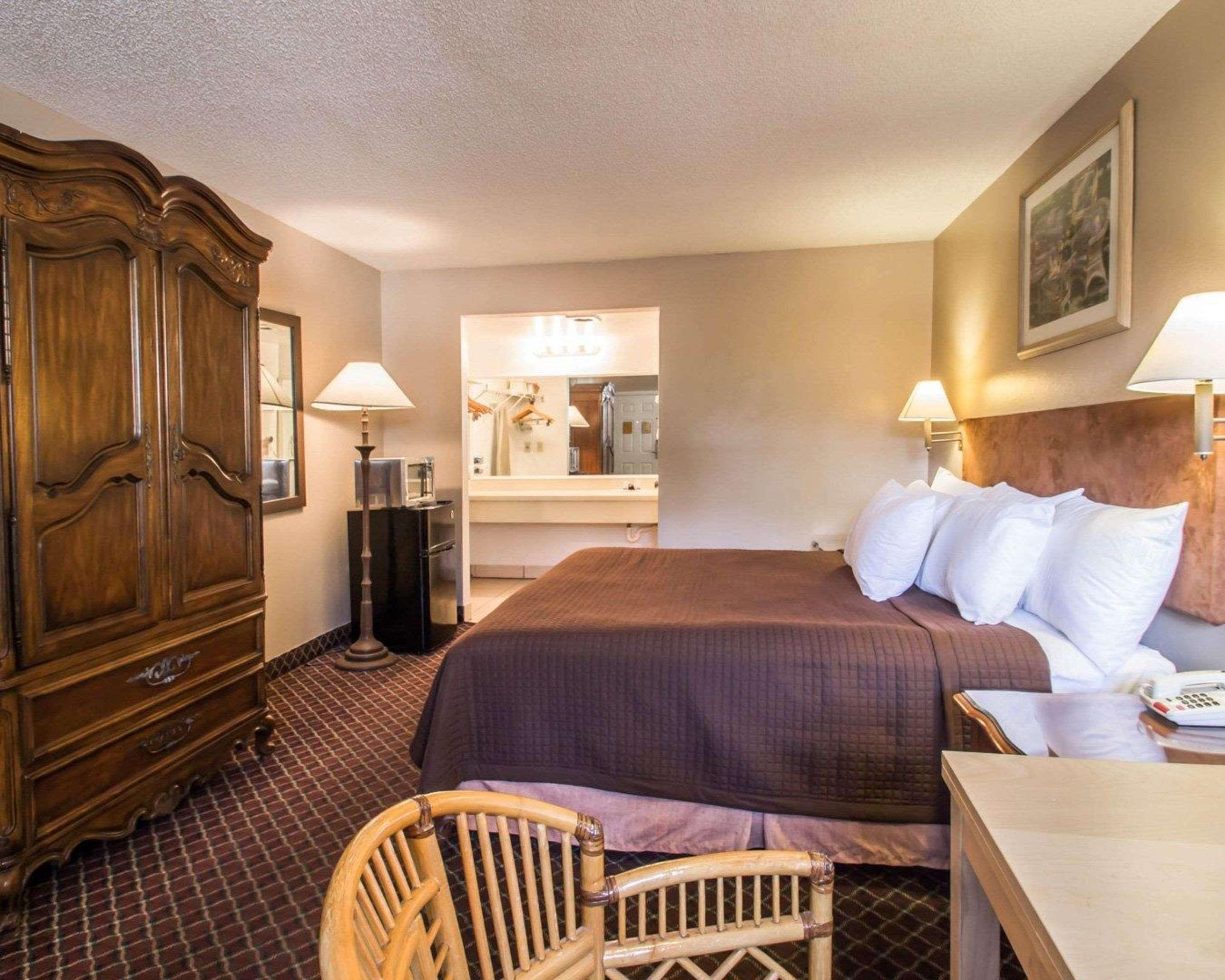 Rodeway Inn Forest City Exterior foto