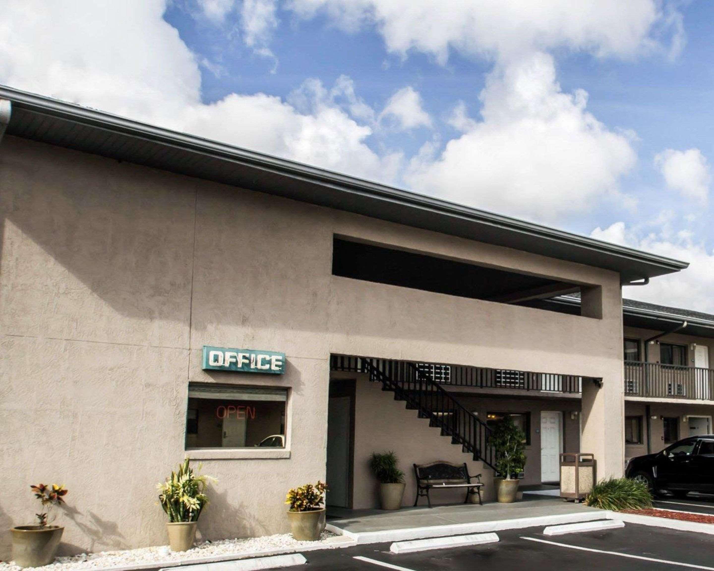 Rodeway Inn Forest City Exterior foto