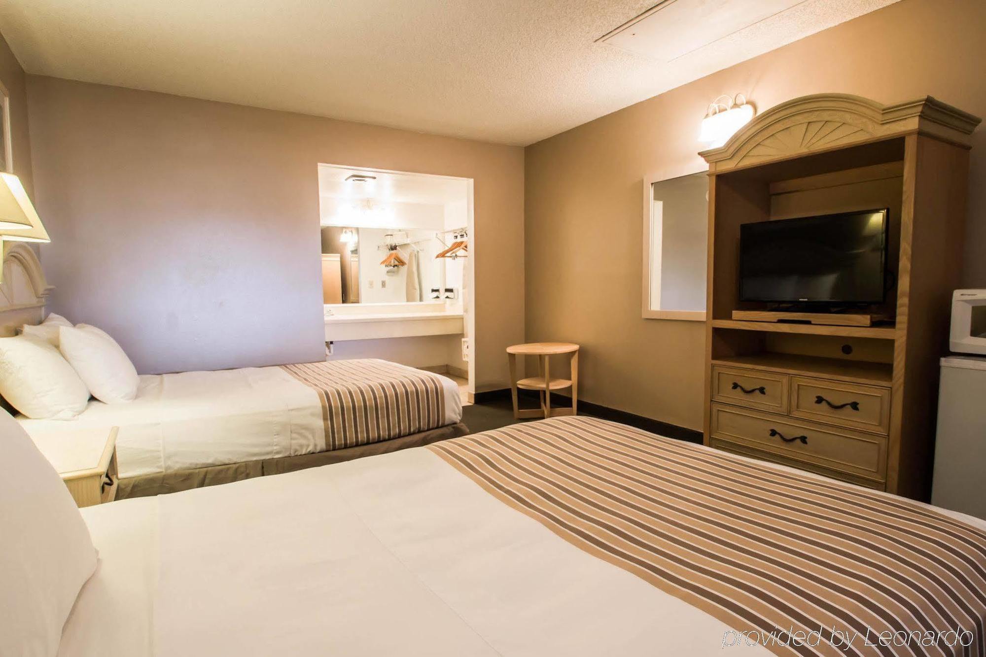 Rodeway Inn Forest City Exterior foto